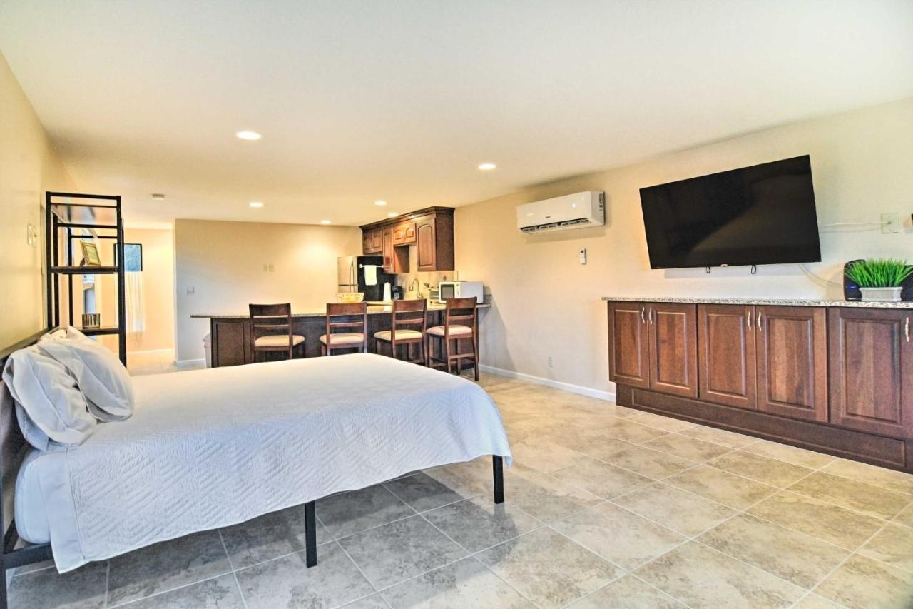 Sleek Largo Studio With Pond Less Than 7 Mi To Beach! Екстер'єр фото