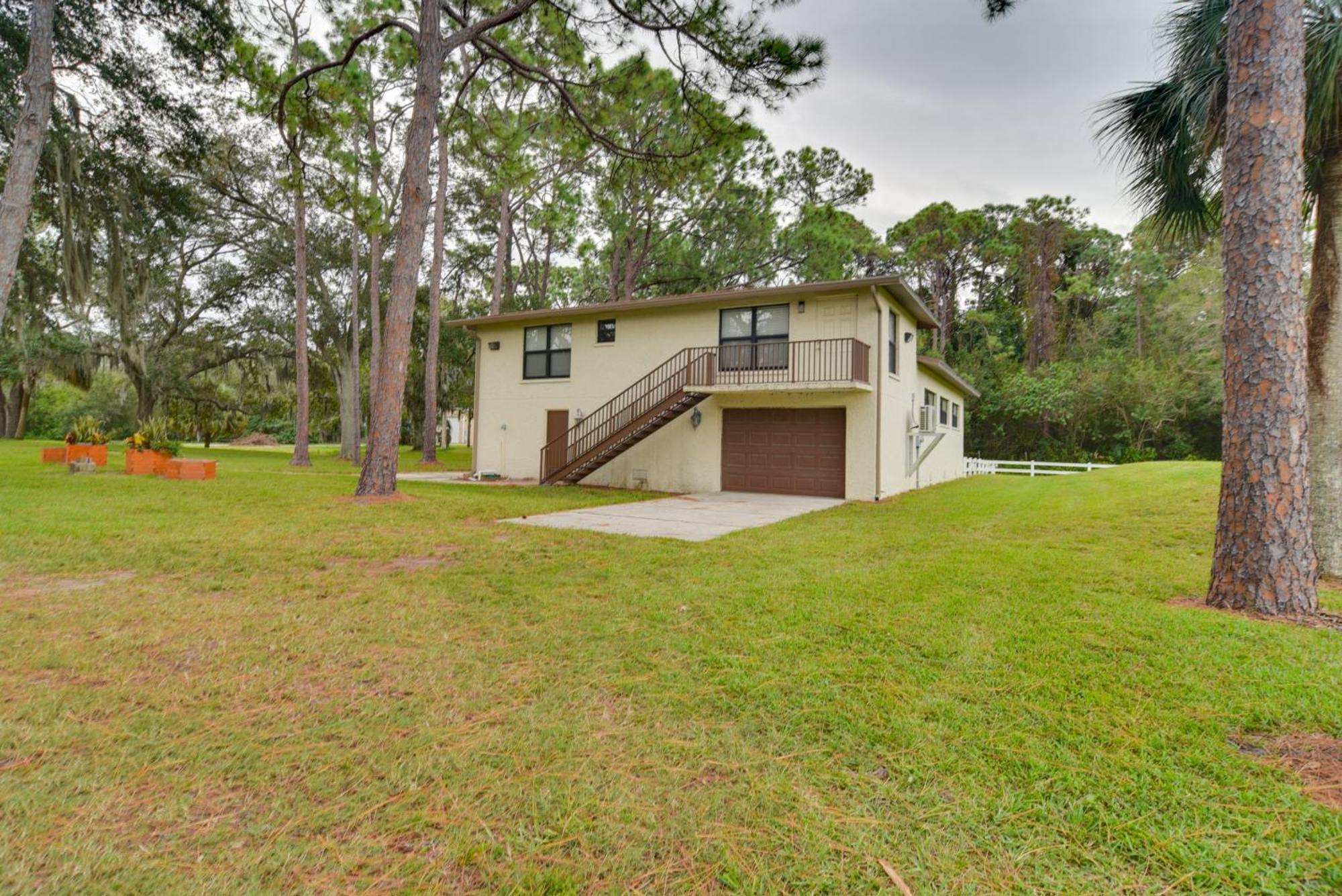 Sleek Largo Studio With Pond Less Than 7 Mi To Beach! Екстер'єр фото
